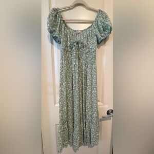 Blush Green Floral Maternity Dress
Size S
